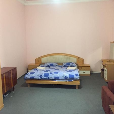 Noy Hostel Yerevan Ngoại thất bức ảnh