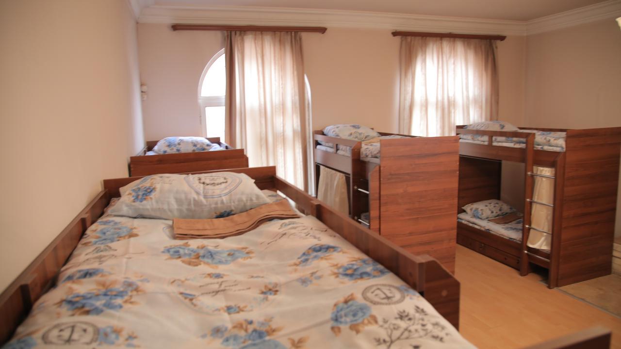 Noy Hostel Yerevan Ngoại thất bức ảnh