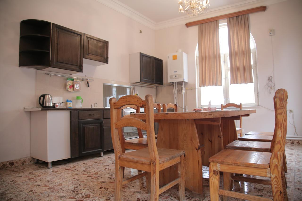 Noy Hostel Yerevan Ngoại thất bức ảnh