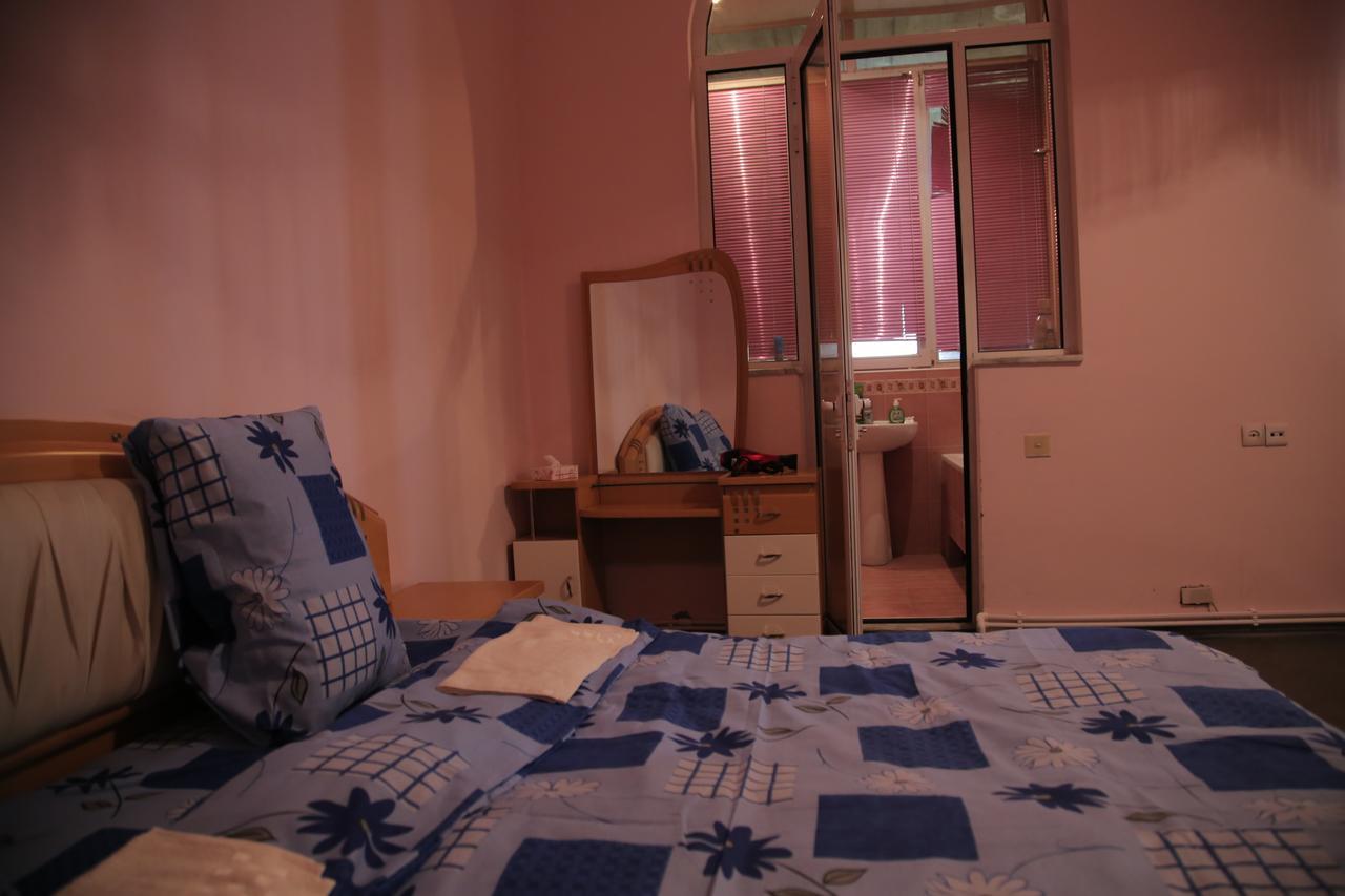 Noy Hostel Yerevan Ngoại thất bức ảnh
