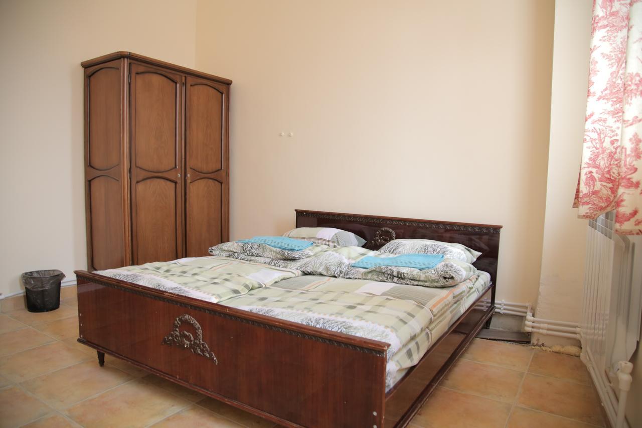 Noy Hostel Yerevan Ngoại thất bức ảnh