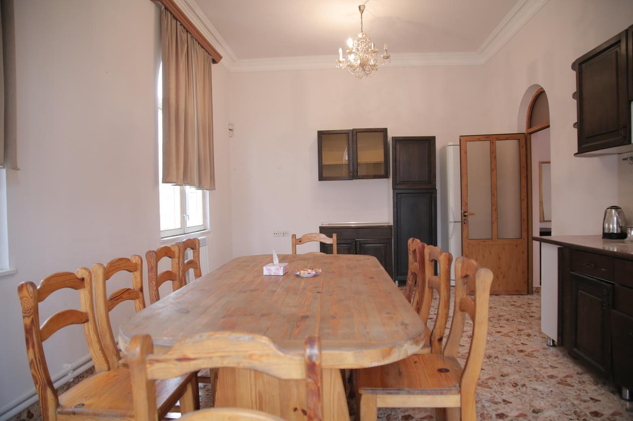 Noy Hostel Yerevan Ngoại thất bức ảnh