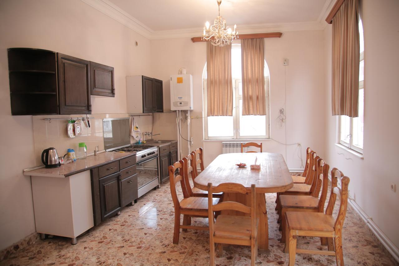 Noy Hostel Yerevan Ngoại thất bức ảnh