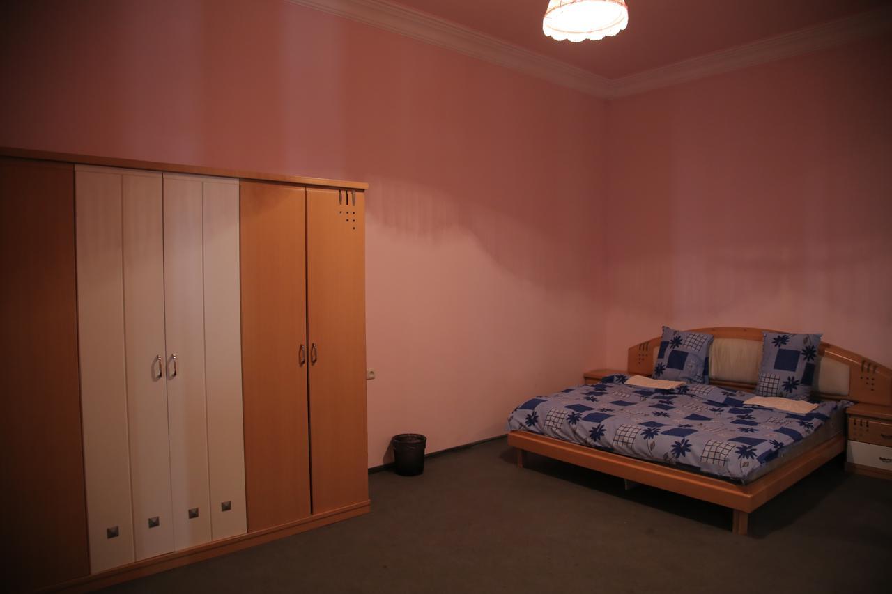 Noy Hostel Yerevan Ngoại thất bức ảnh