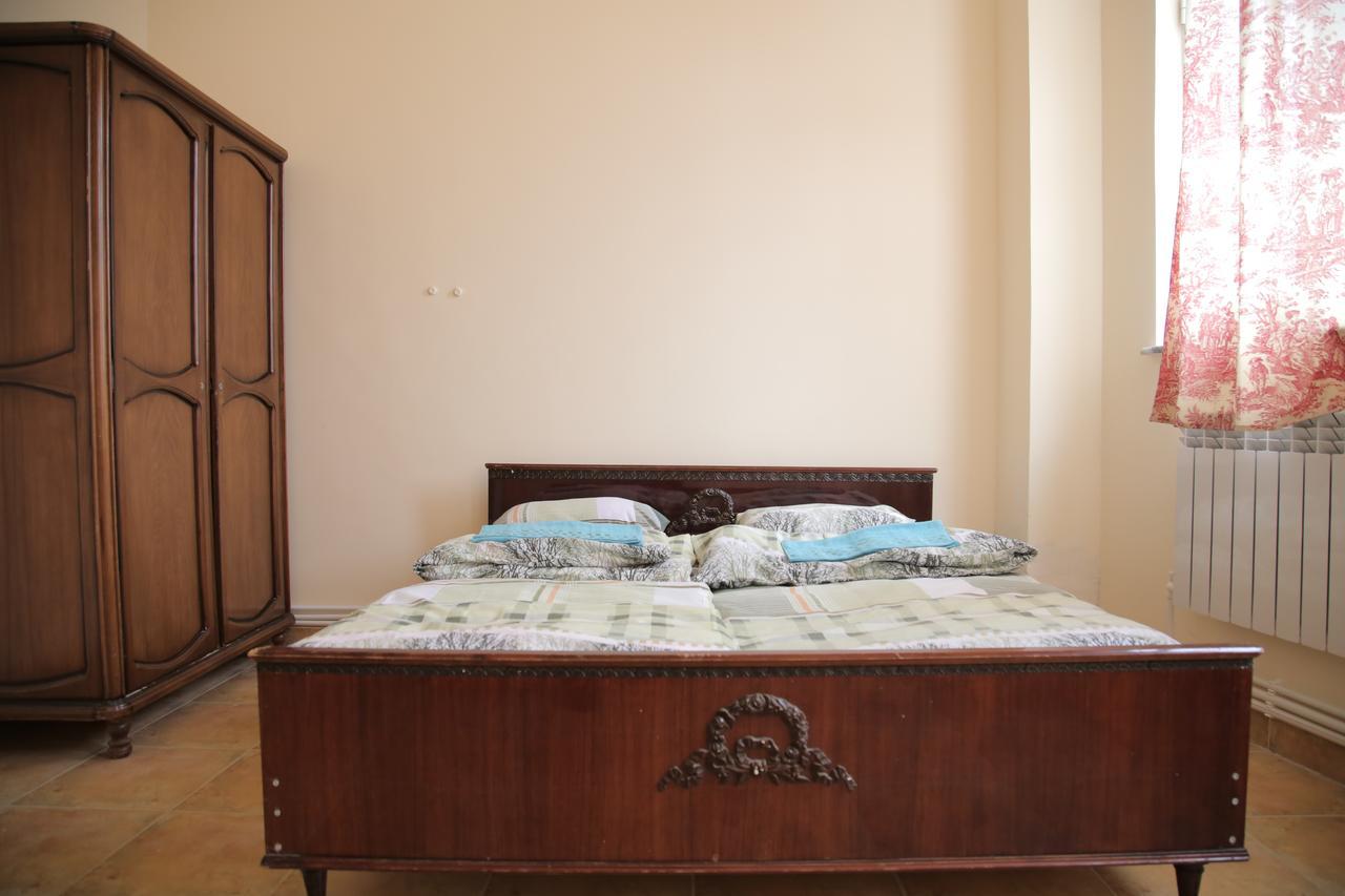 Noy Hostel Yerevan Ngoại thất bức ảnh