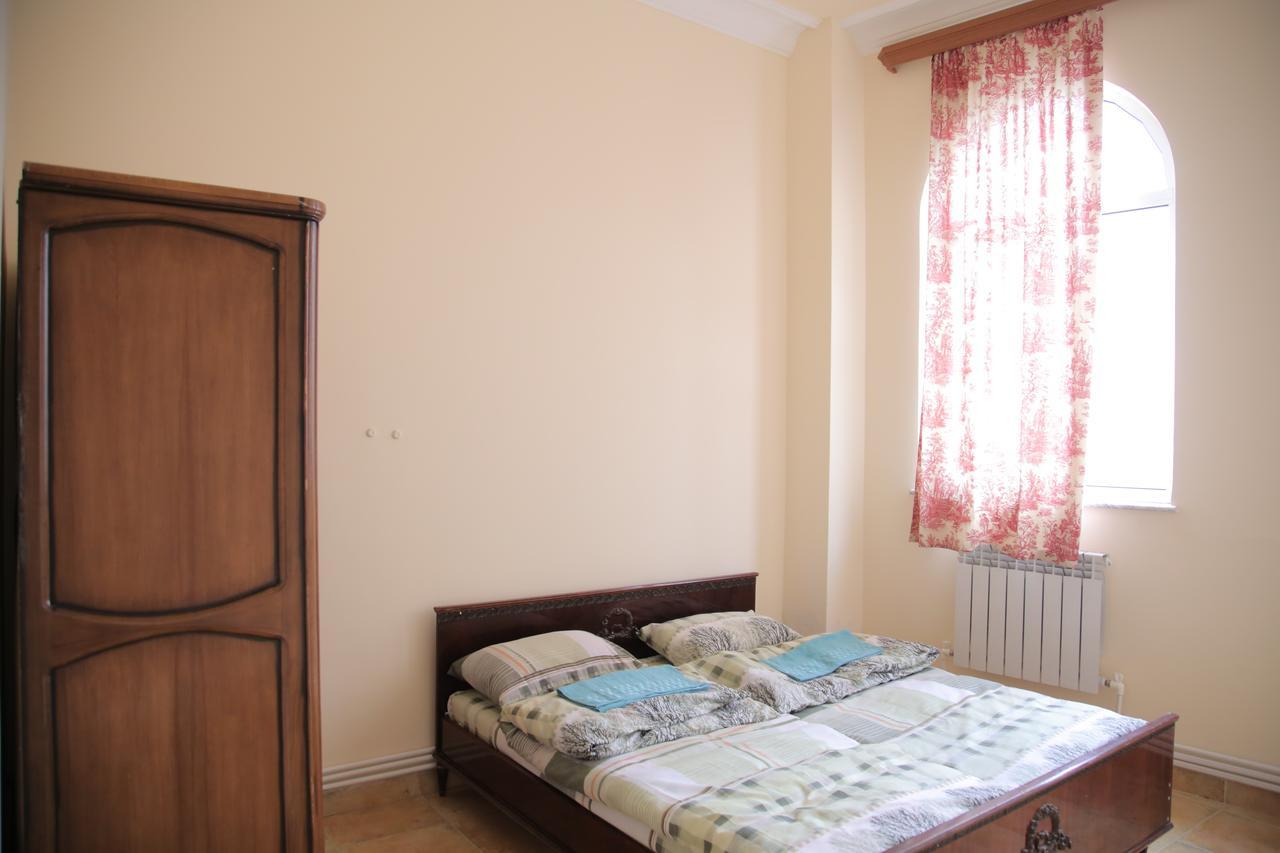 Noy Hostel Yerevan Ngoại thất bức ảnh